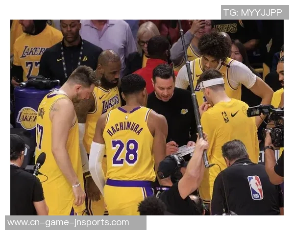 狂轰143分!湖人三当家与上季双料MVP并排!美媒提问:他是否更超卓?